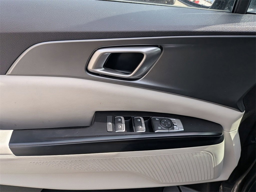 Used 2024 Kia Carnival LX image 11