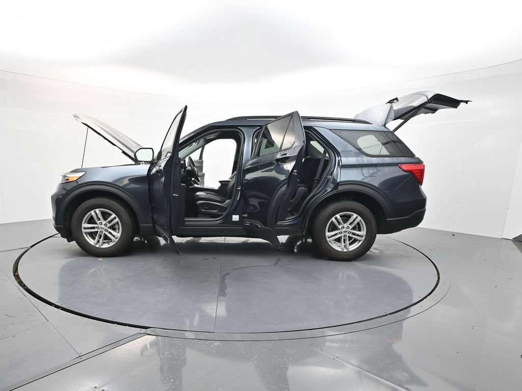 Used 2023 Ford Explorer XLT w/ Equipment Group 202A AWD/4WD image 43