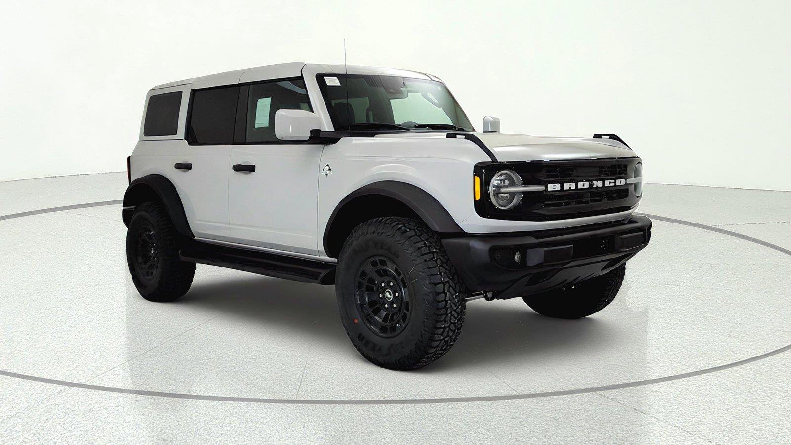 New 2026 Ford Bronco Outer Banks w/ Sasquatch Package