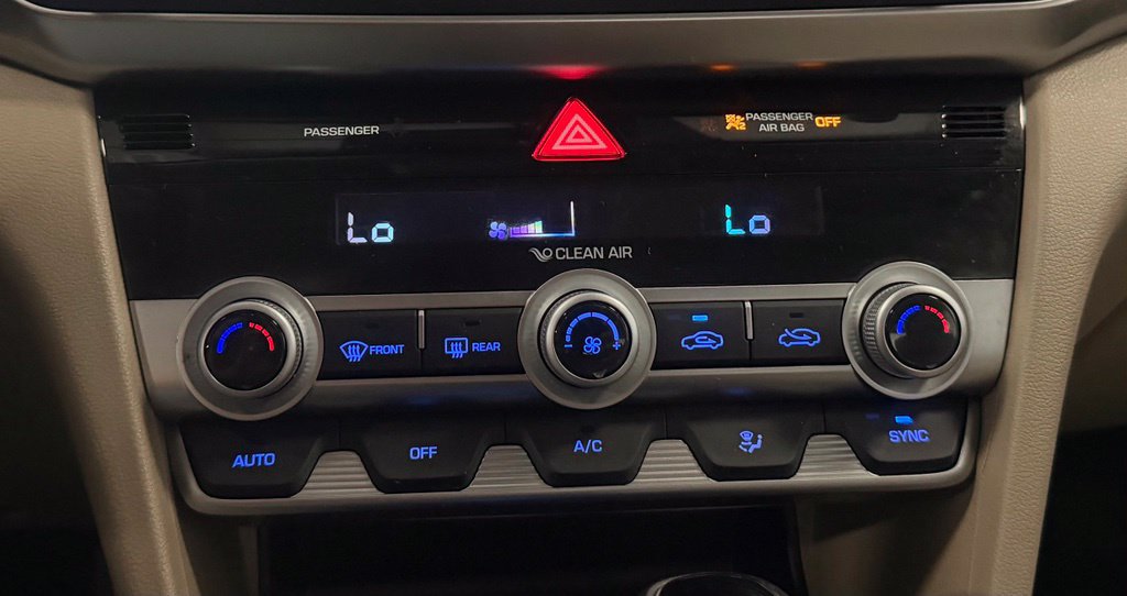 Used 2020 Hyundai Elantra SE FWD image 20