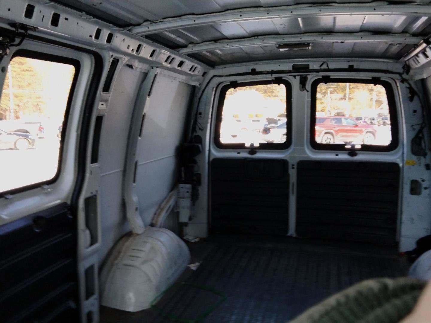 Used 2009 Chevrolet Express 1500 Work Van image 16