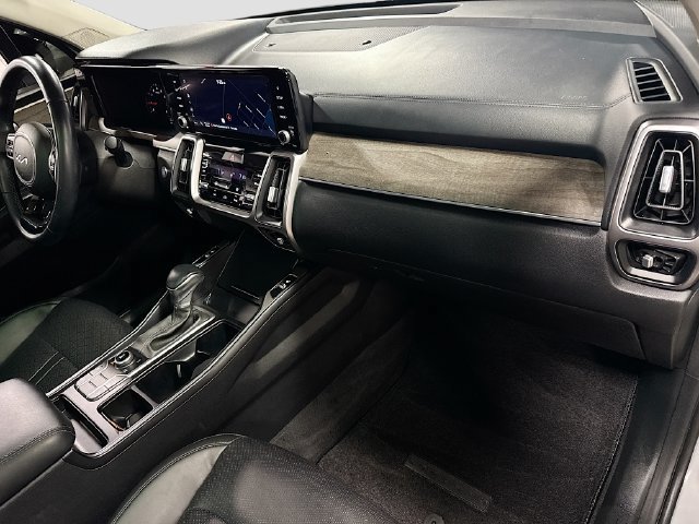 Certified 2023 Kia Sorento S w/ Panoramic Sunroof Package AWD/4WD image 31