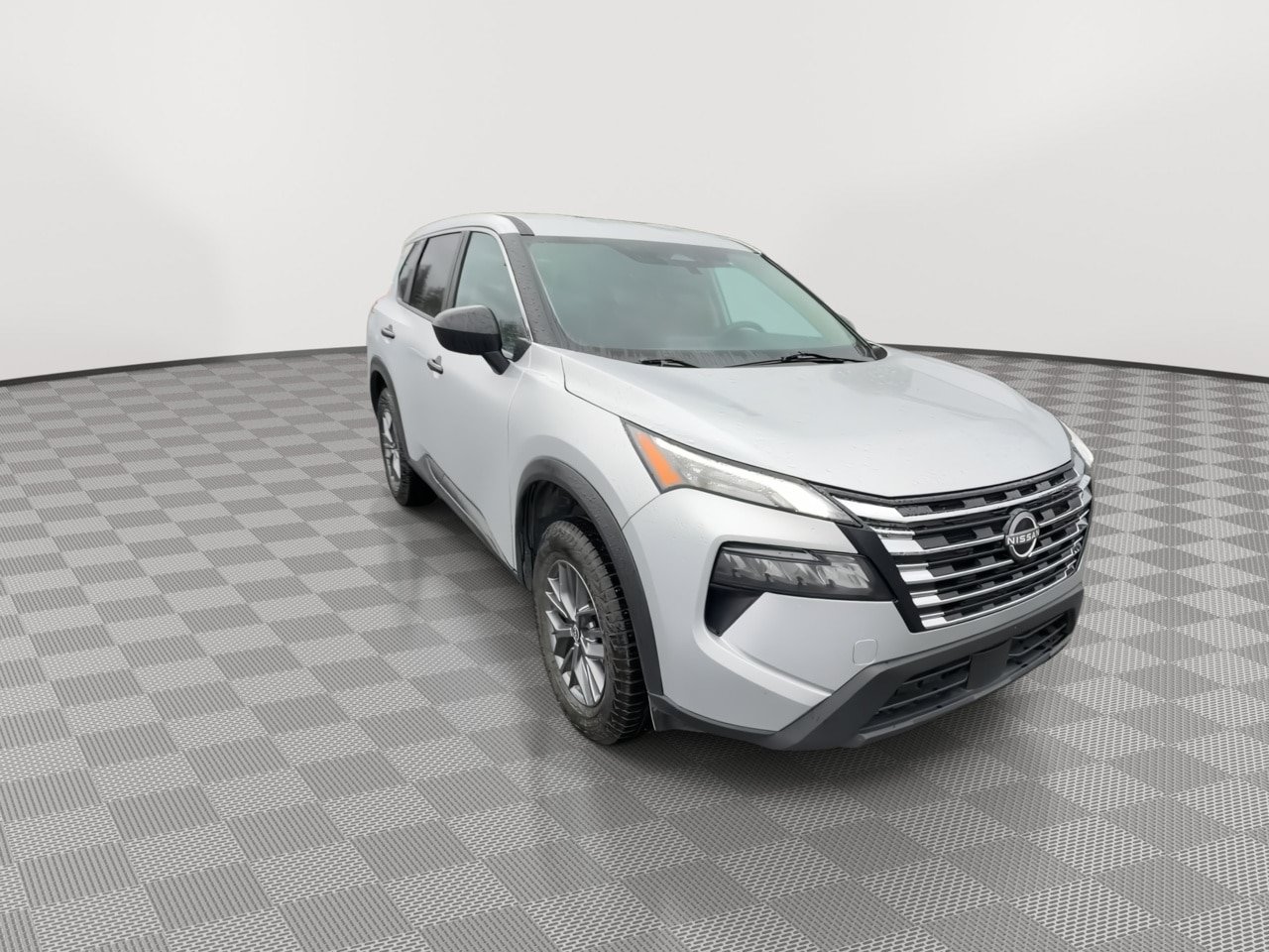 Used 2024 Nissan Rogue S AWD/4WD image 2