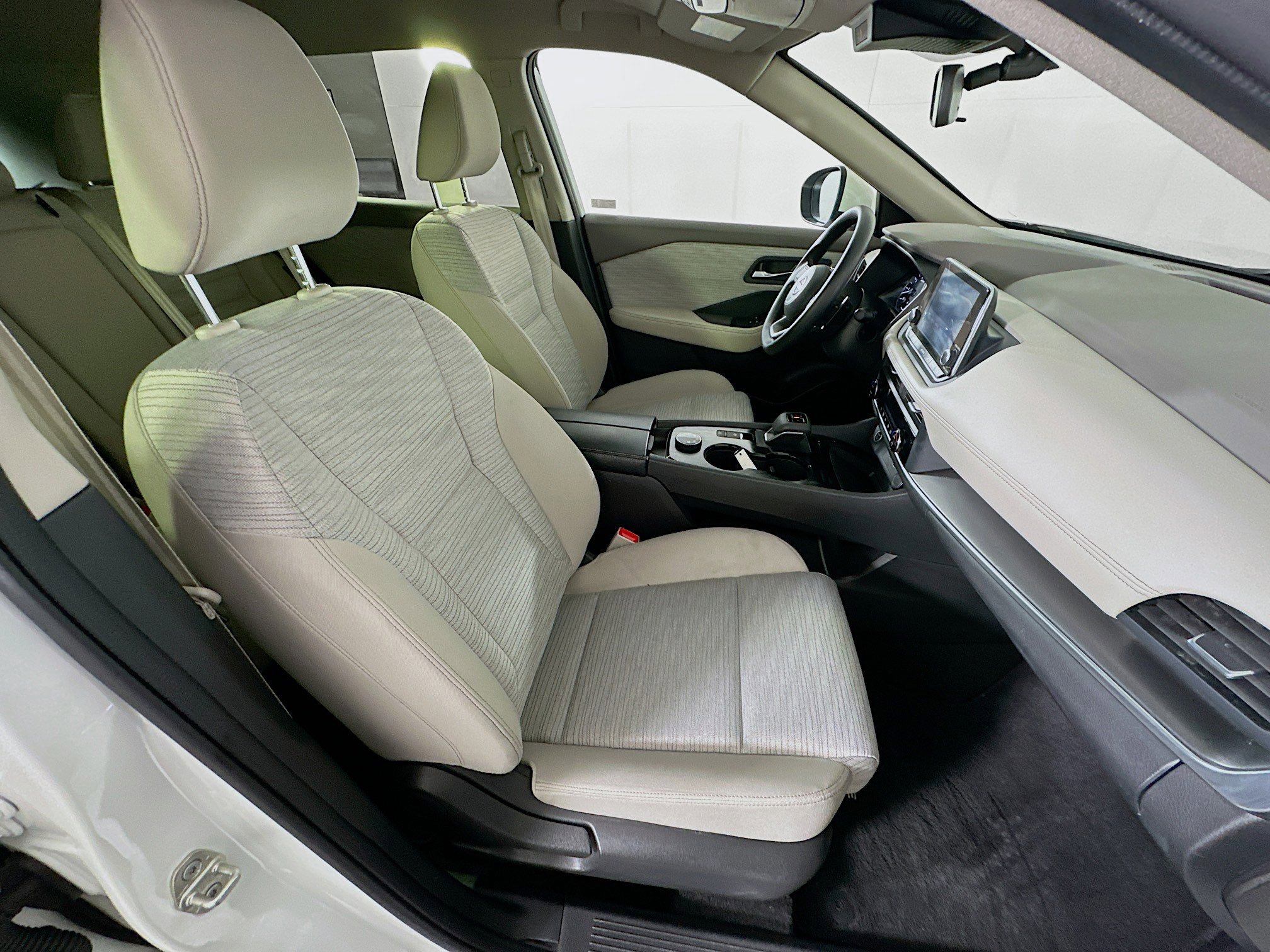 Used 2023 Nissan Rogue SV image 28