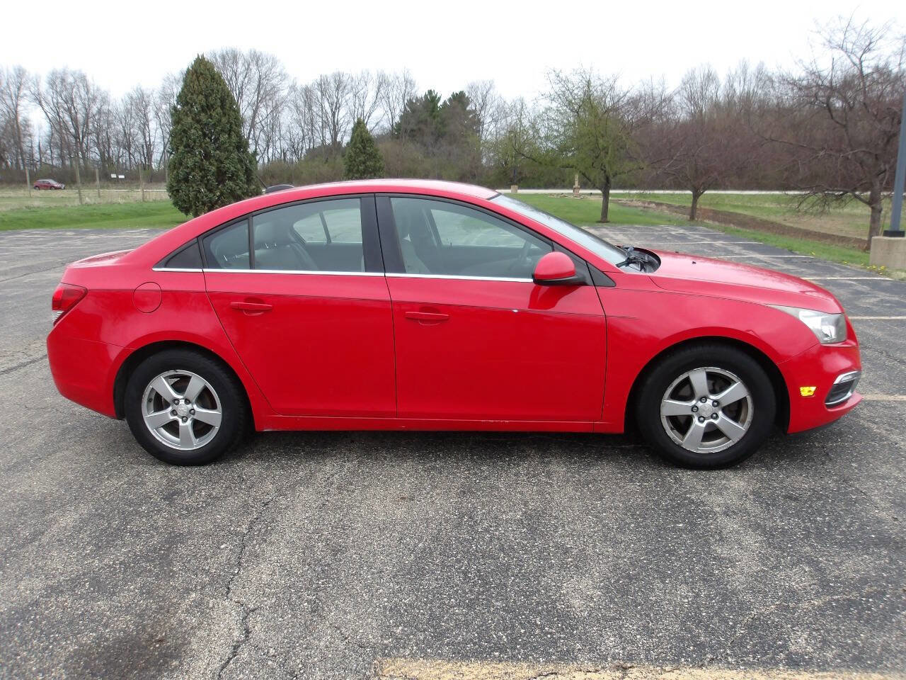 Used 2015 Chevrolet Cruze LT image 2