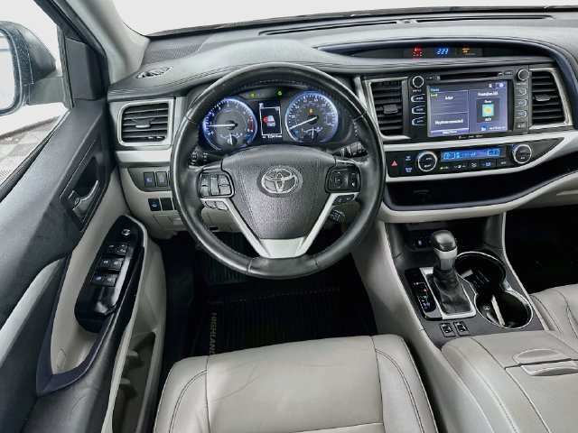 Used 2019 Toyota Highlander XLE AWD/4WD image 11