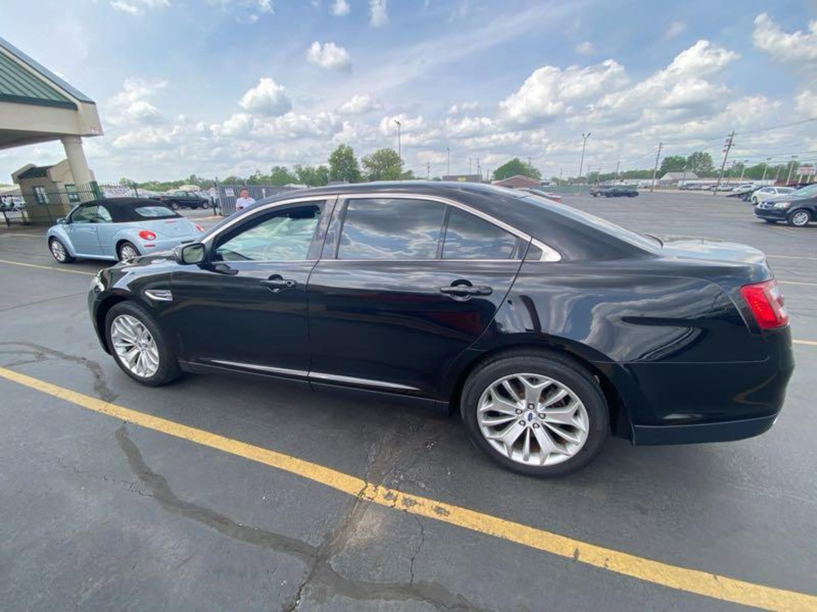 Used 2018 Ford Taurus Limited FWD image 11