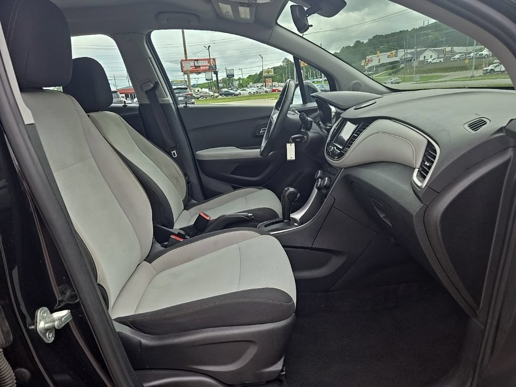 Used 2020 Chevrolet Trax LS FWD image 21