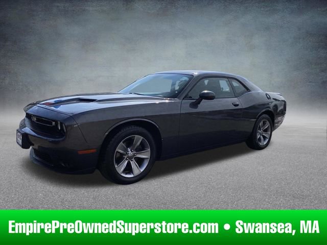 Used 2018 Dodge Challenger SXT image 1
