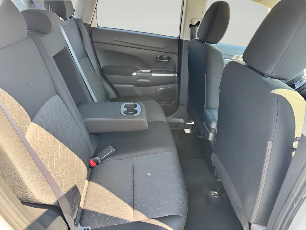 Used 2020 Mitsubishi Outlander Sport SE AWD/4WD image 29