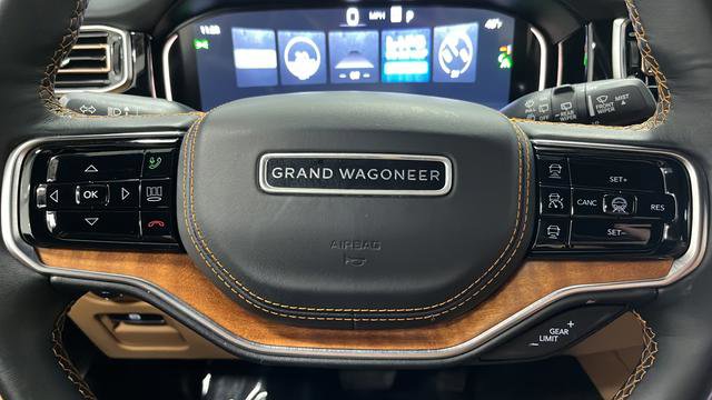 Used 2024 Jeep Grand Wagoneer Series III w/ HD Trailer Tow Package AWD/4WD image 16