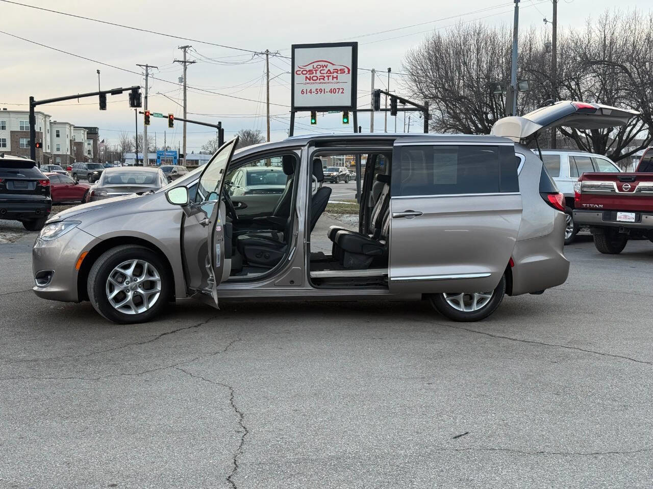 Used 2018 Chrysler Pacifica Touring-L Plus image 5