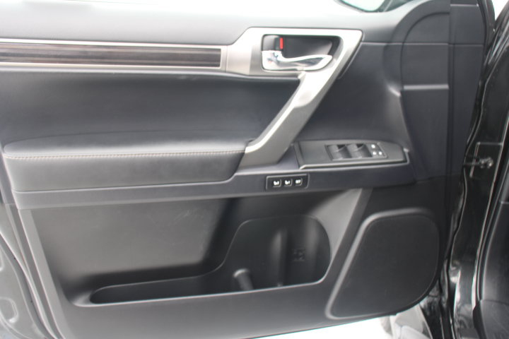 Used 2022 Lexus GX 460 Premium w/ Accessory Package AWD/4WD image 11