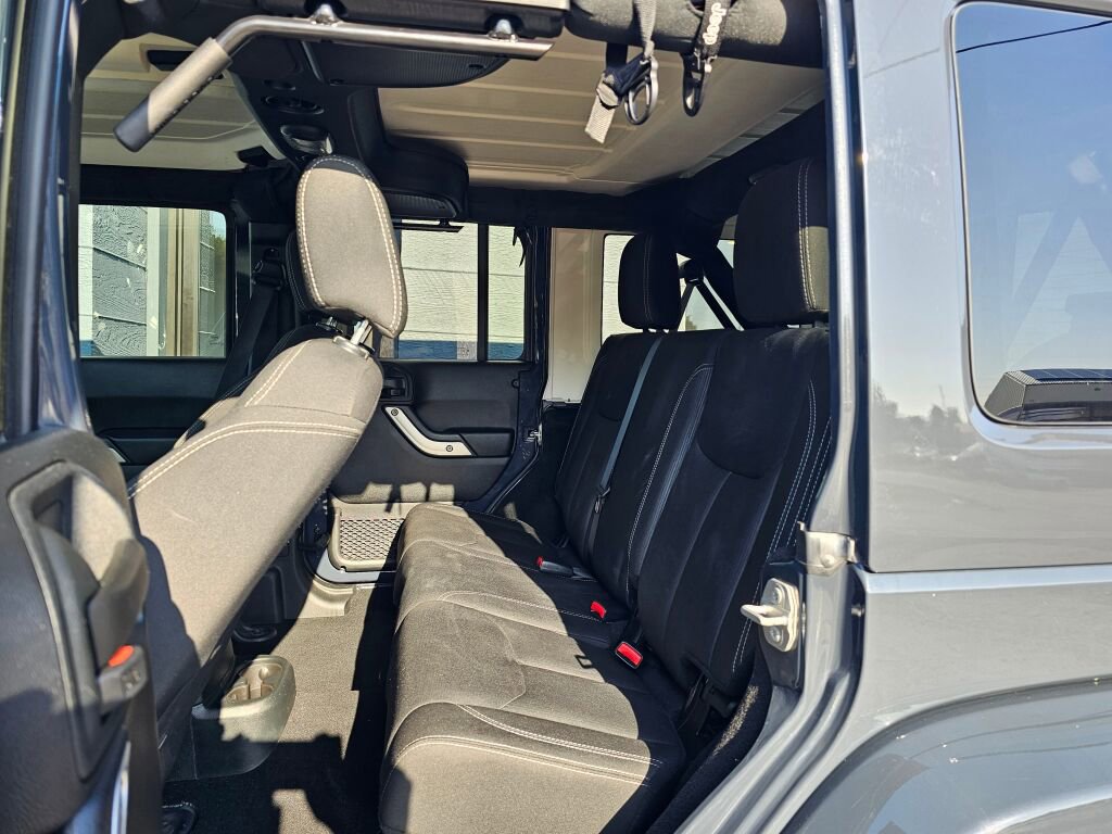 Used 2018 Jeep Wrangler Unlimited Sahara w/ Connectivity Group image 21
