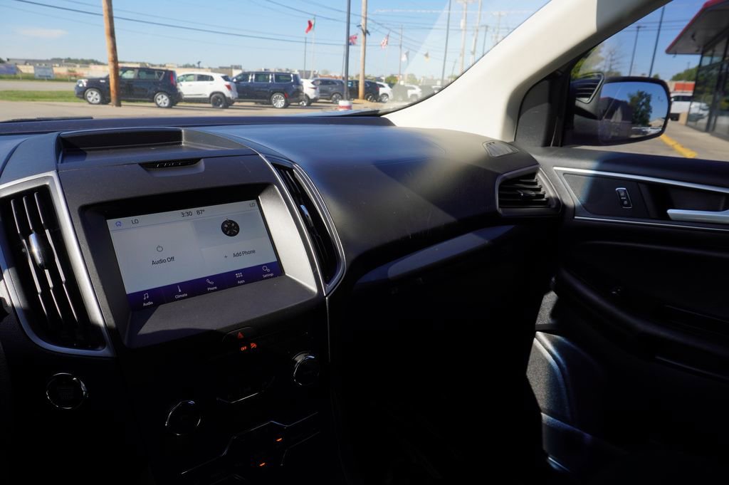 Used 2020 Ford Edge SE image 19