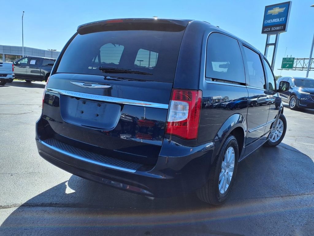 Used 2016 Chrysler Town & Country Touring w/ Driver Convenience Group FWD image 30