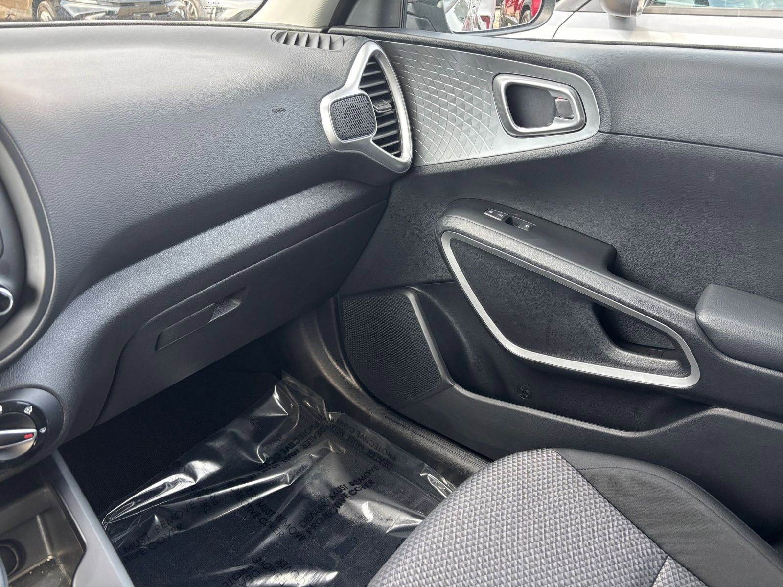 Used 2025 Kia Soul LX w/ LX Technology Package image 33