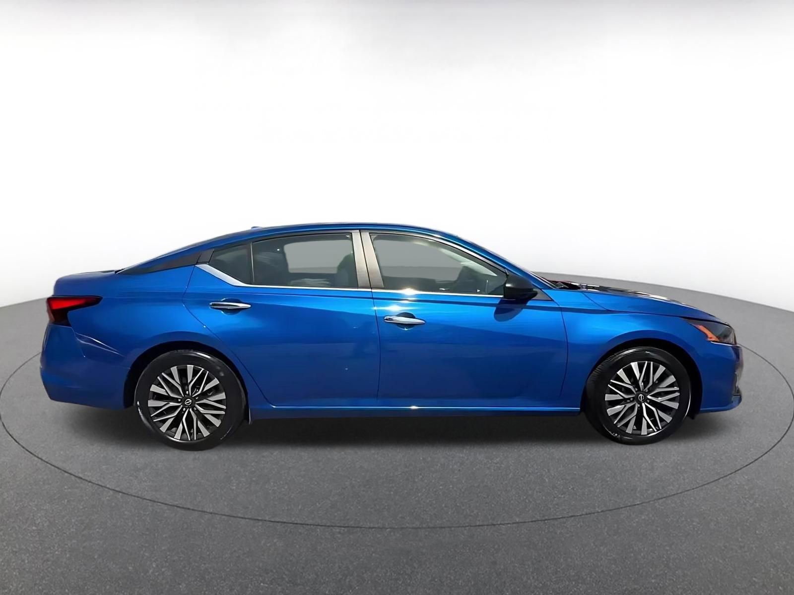 Used 2025 Nissan Altima 2.5 SV FWD image 16