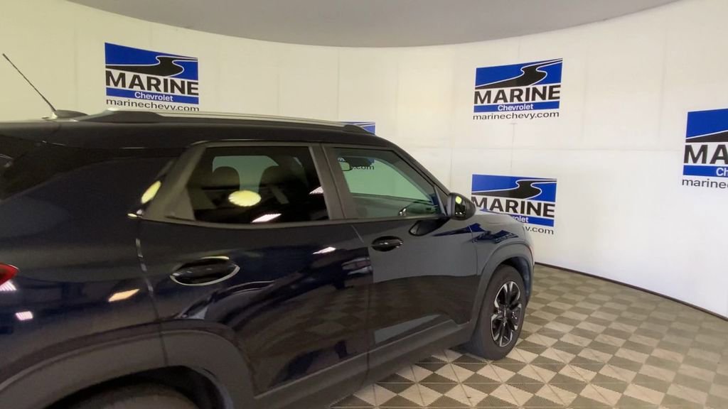 Used 2021 Chevrolet TrailBlazer LT w/ Sun and Liftgate Package FWD image 2