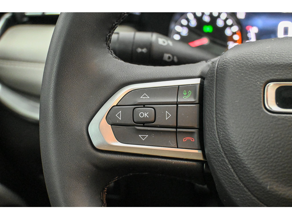 Used 2025 Jeep Compass Limited w/ Sun & Sound Group AWD/4WD image 37
