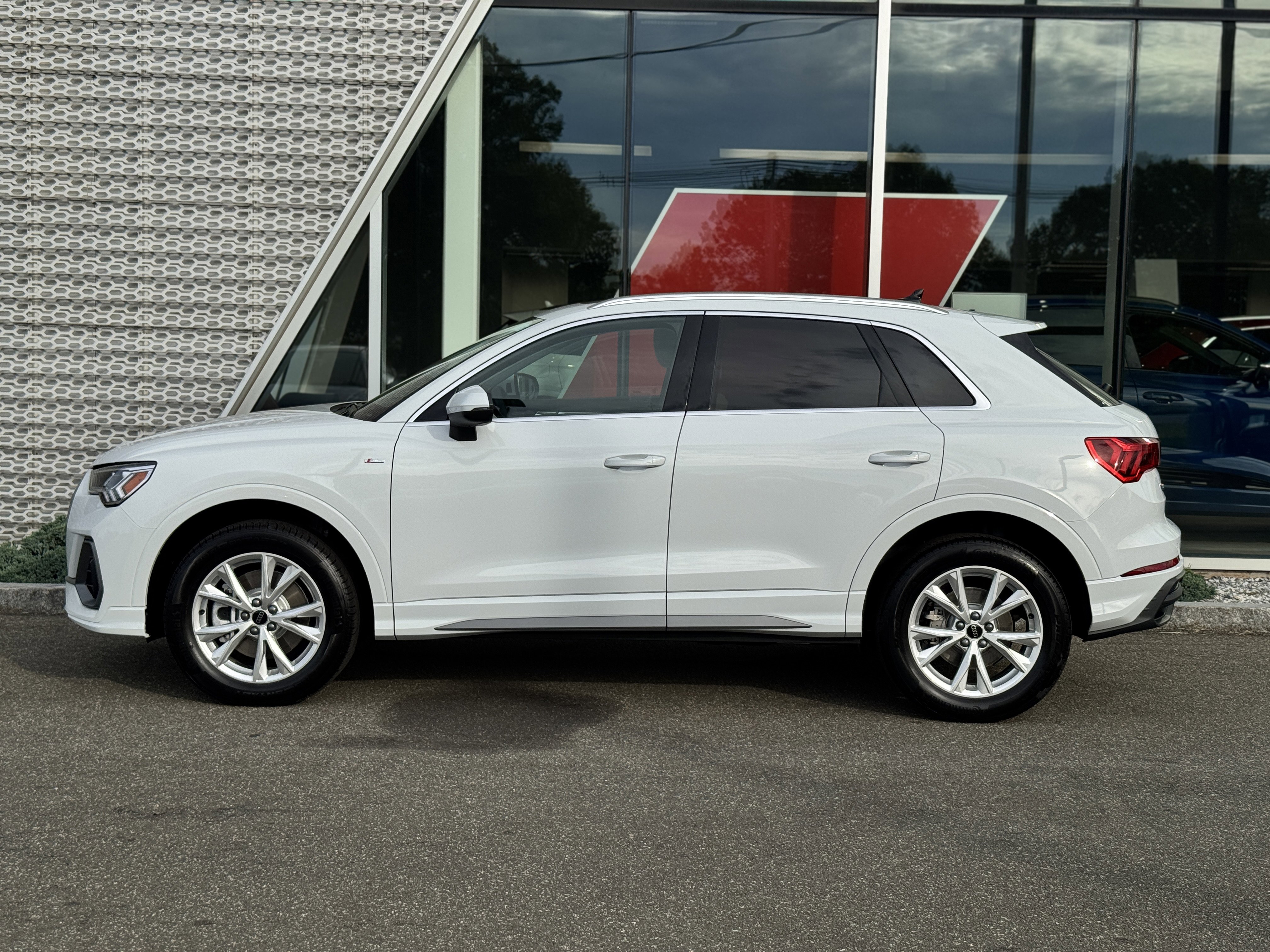 New 2025 Audi Q3 2.0T Premium image 2