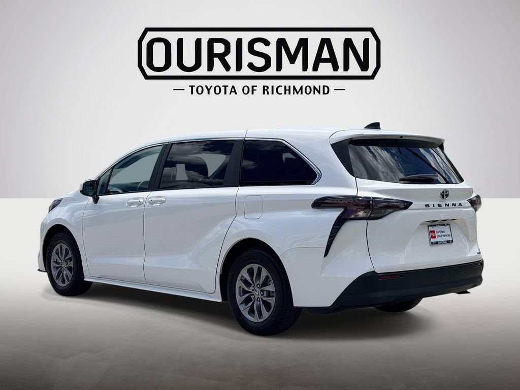 Certified 2024 Toyota Sienna LE FWD image 22