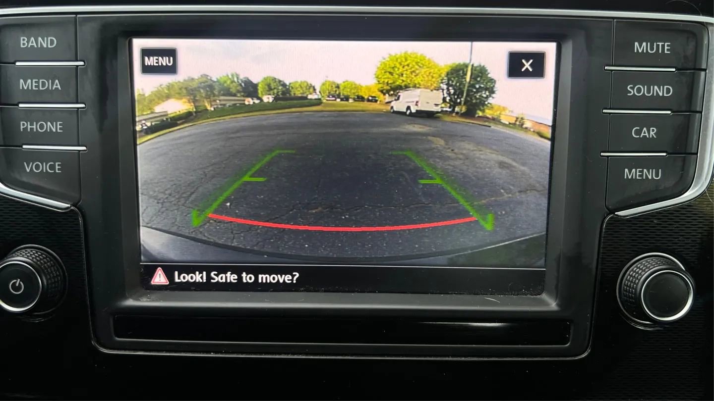 Used 2017 Volkswagen GTI SE FWD image 14