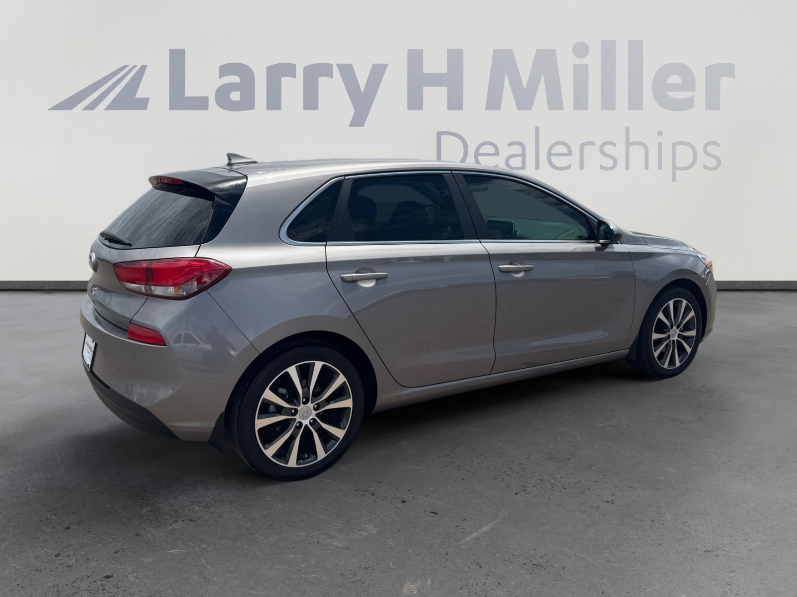 Used 2020 Hyundai Elantra GT FWD image 5