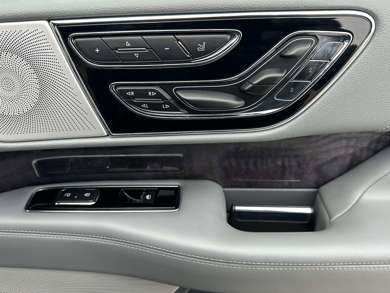 Used 2019 Lincoln Navigator Reserve w/ Cargo Package image 29