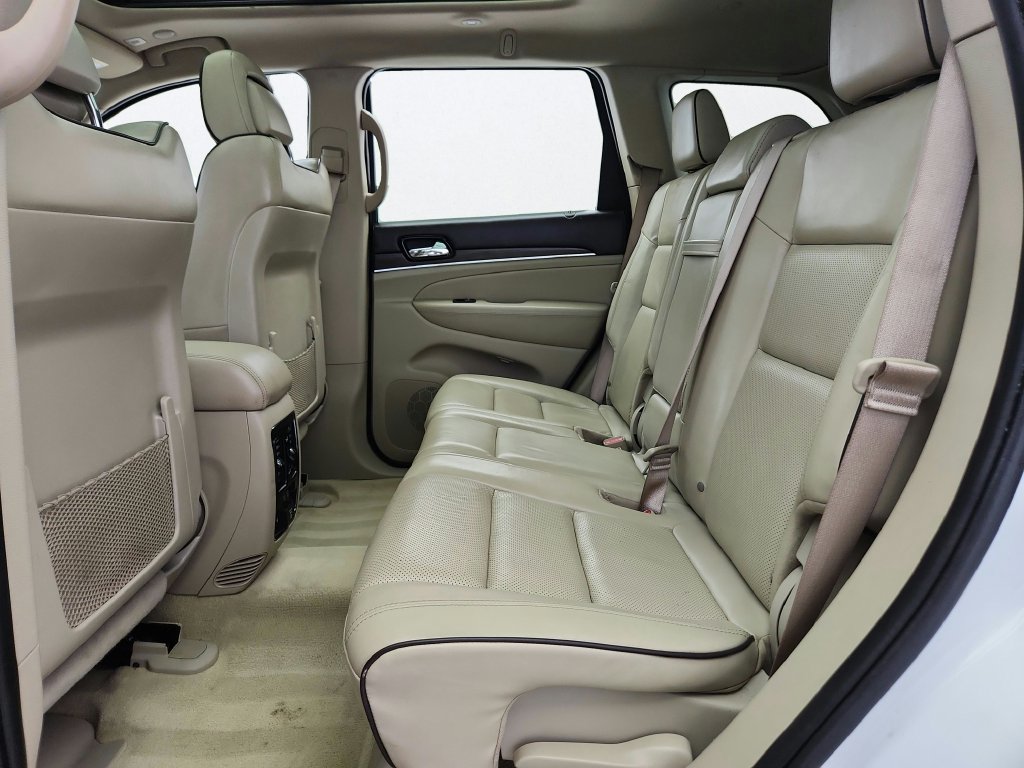 Used 2021 Jeep Grand Cherokee Overland AWD/4WD image 29