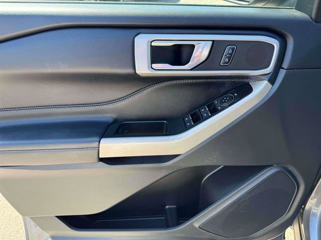 Used 2022 Ford Explorer XLT image 31