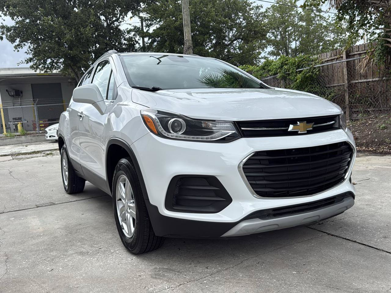Used 2019 Chevrolet Trax LT w/ LT Convenience Package AWD/4WD image 11