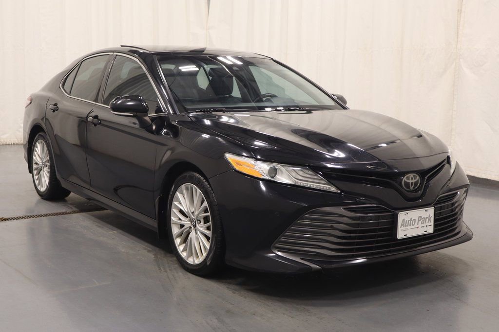 Used 2018 Toyota Camry XLE image 2