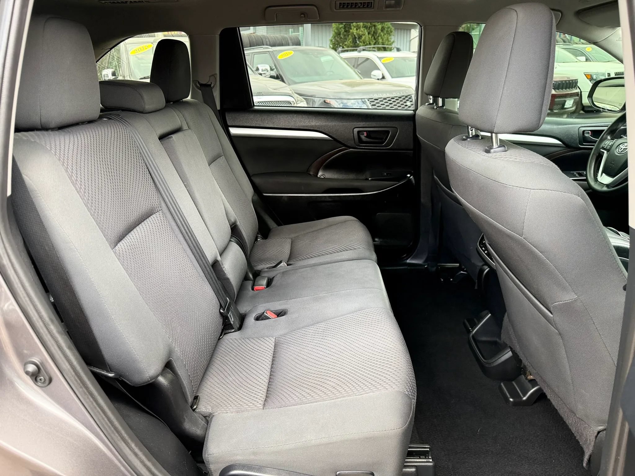 Used 2019 Toyota Highlander LE AWD/4WD image 19