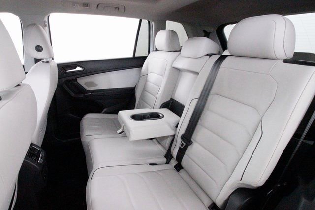 Used 2018 Volkswagen Tiguan SEL Premium image 26