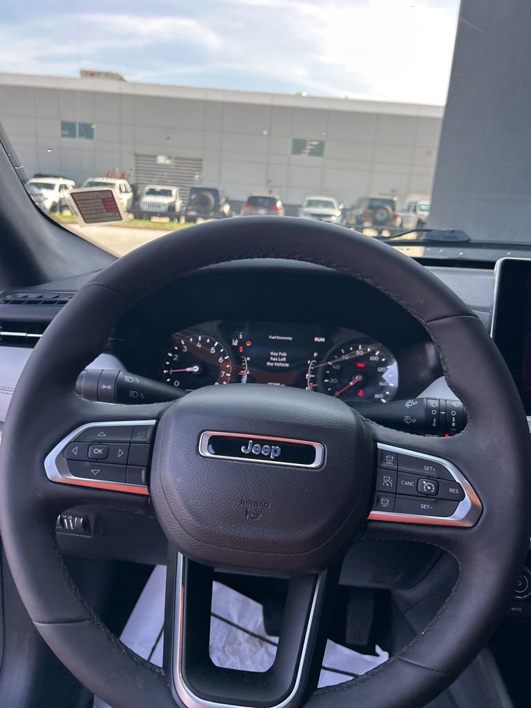 Used 2024 Jeep Compass Limited image 9