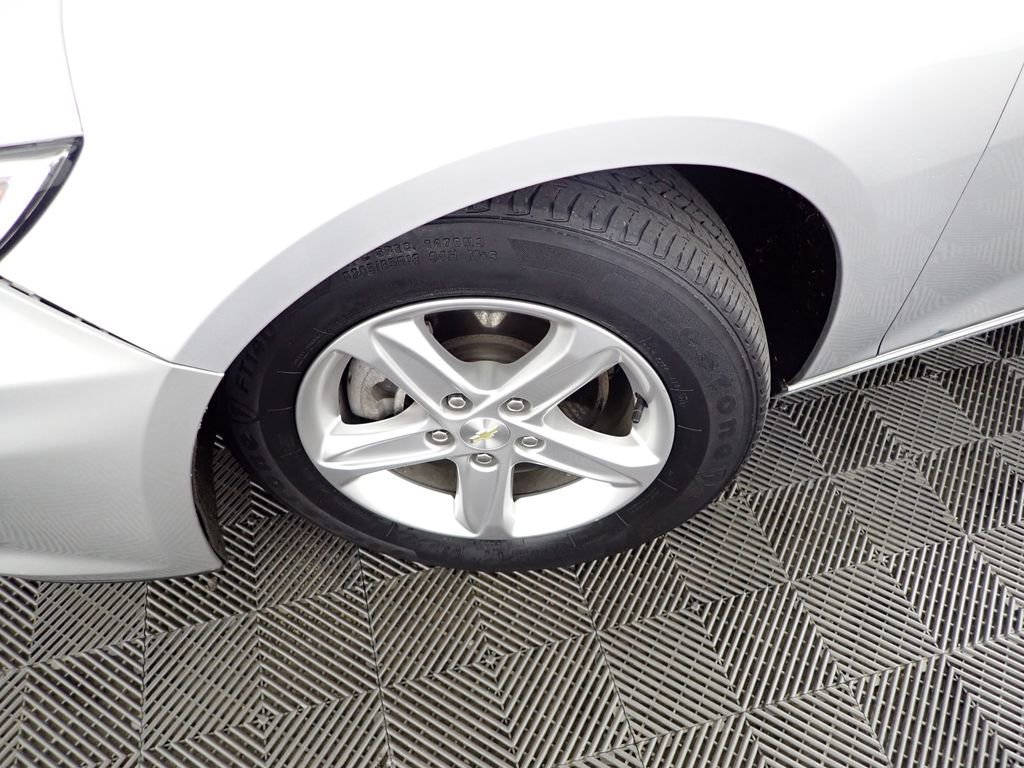 Used 2020 Chevrolet Malibu LS w/ Driver Confidence Package II image 35