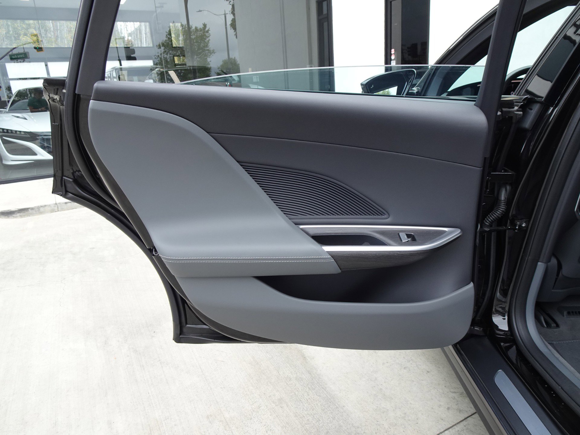 Used 2024 Lucid Air Pure RWD image 15