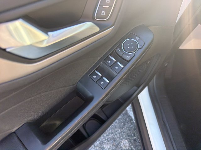 Used 2022 Ford Escape SEL FWD image 11