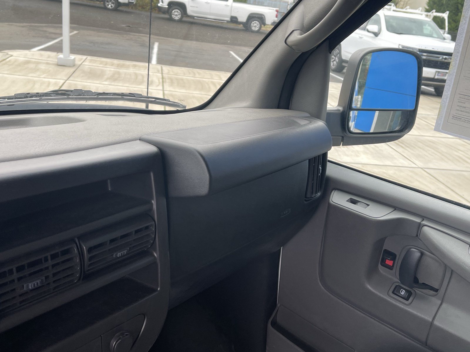 Used 2010 Chevrolet Express 1500 RWD image 15
