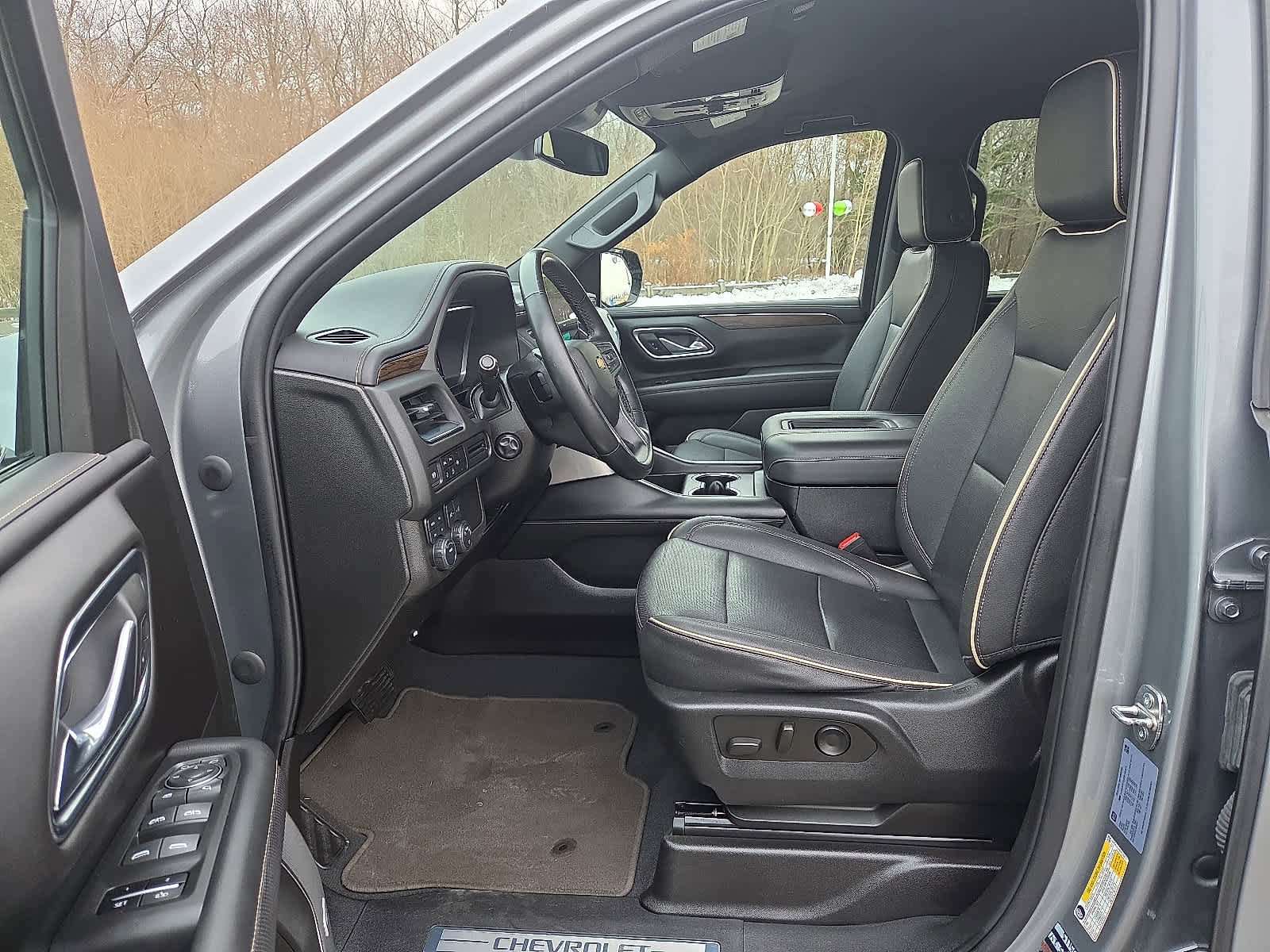 Used 2023 Chevrolet Suburban Premier image 15