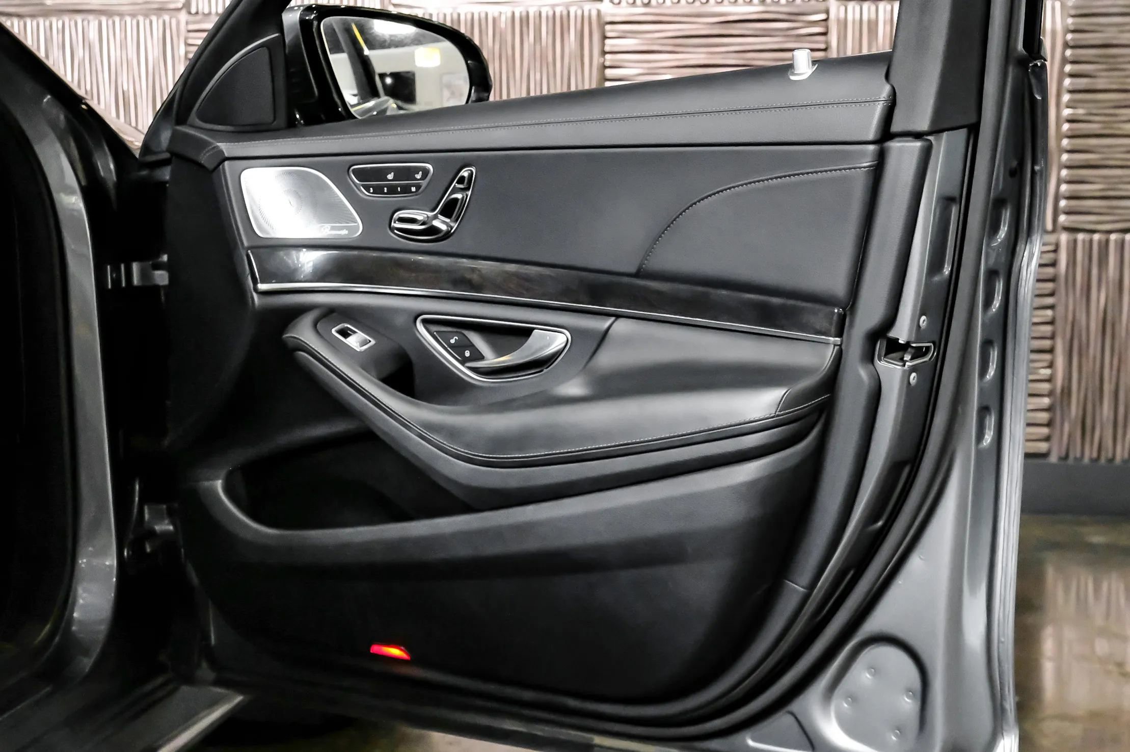 Used 2019 Mercedes-Benz S 560 Sedan image 44