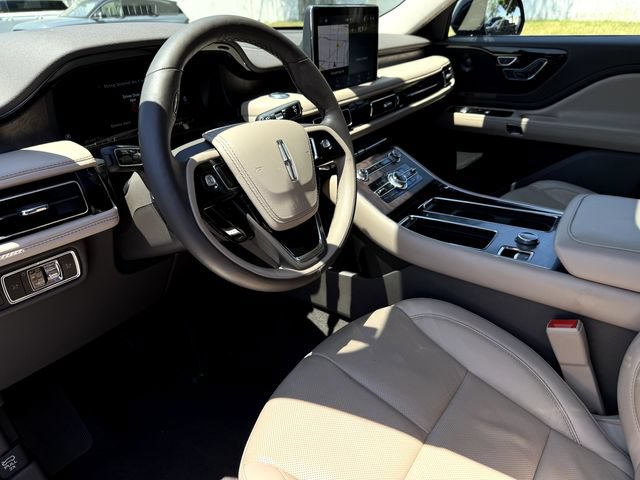 Certified 2023 Lincoln Aviator Black Label w/ Dynamic Handling Package AWD/4WD image 12