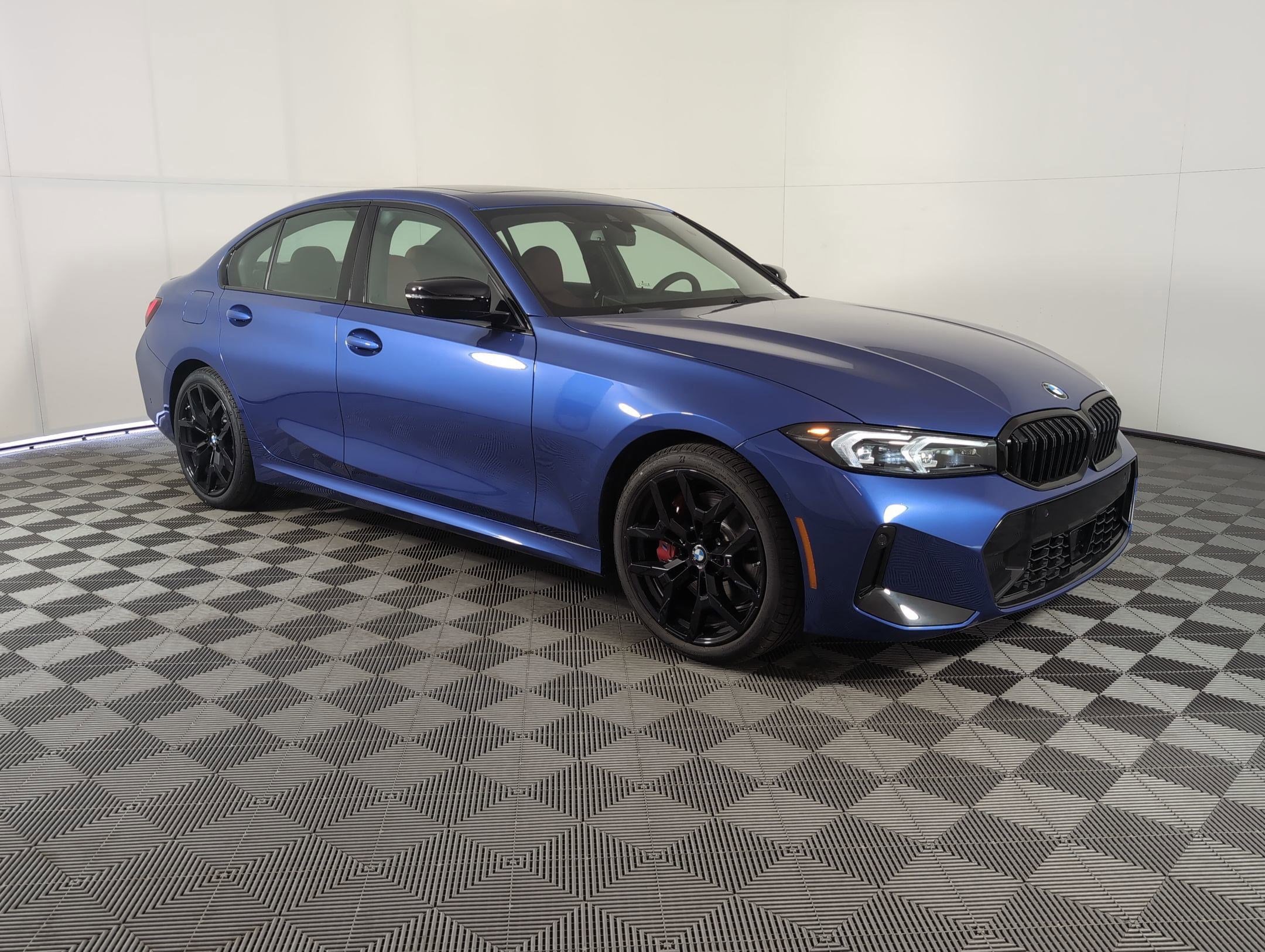 Used 2026 BMW 330i Sedan w/ M Sport Package image 6