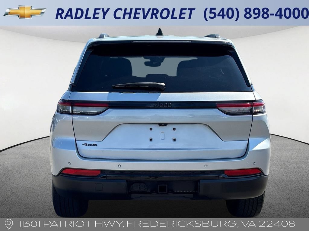 Used 2024 Jeep Grand Cherokee Altitude AWD/4WD image 19