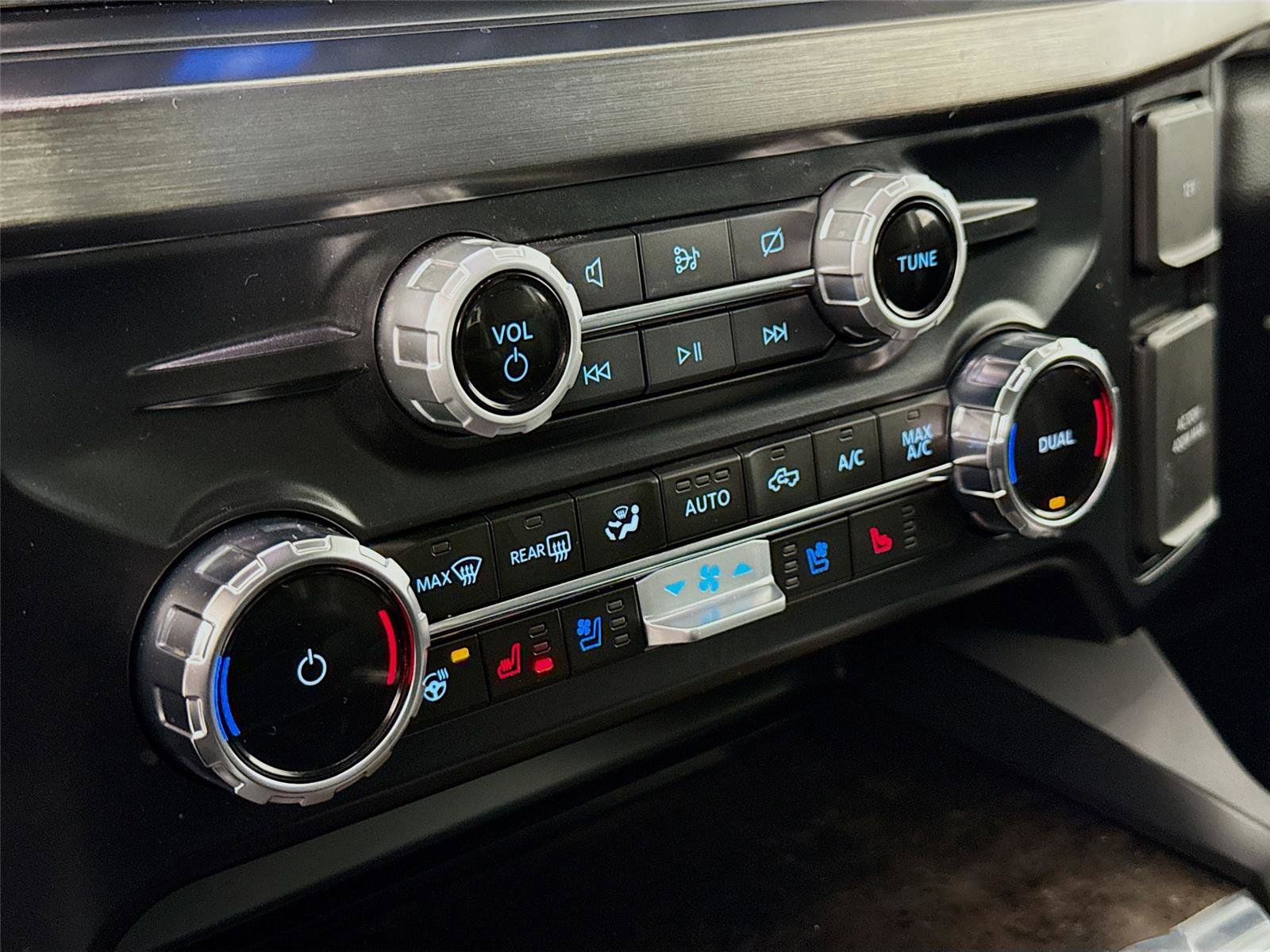 Used 2024 Ford F250 Lariat w/ Chrome Package image 16