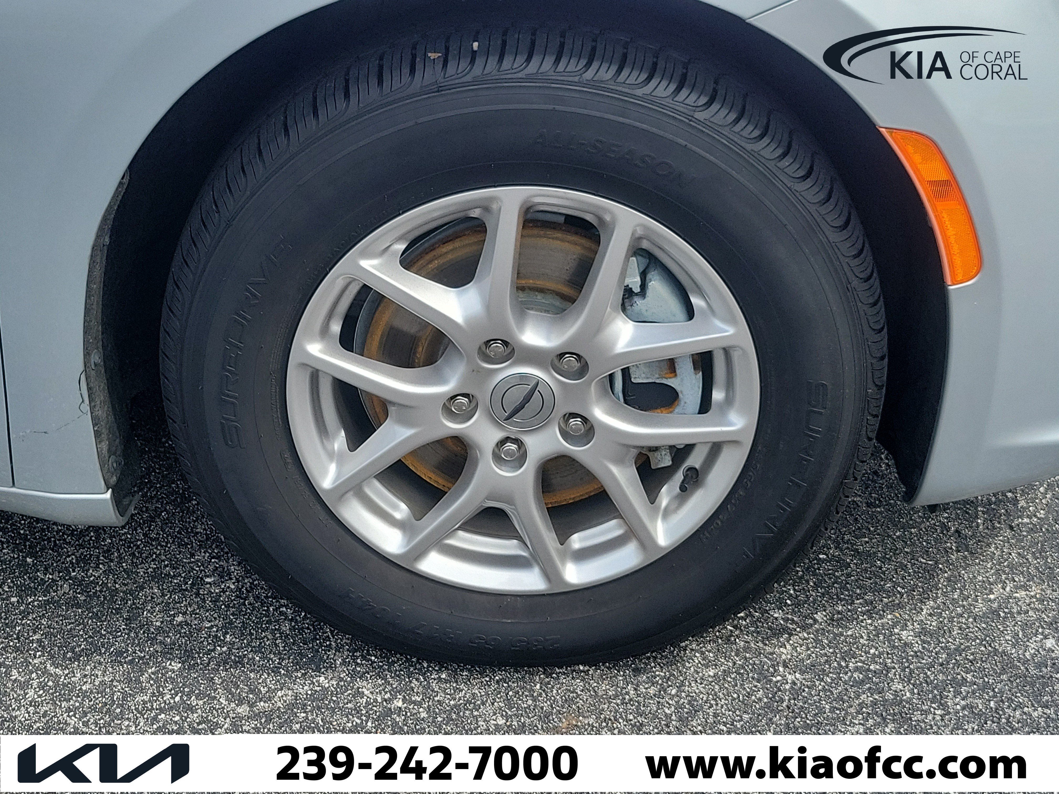 Used 2024 Chrysler Pacifica Touring-L FWD image 7