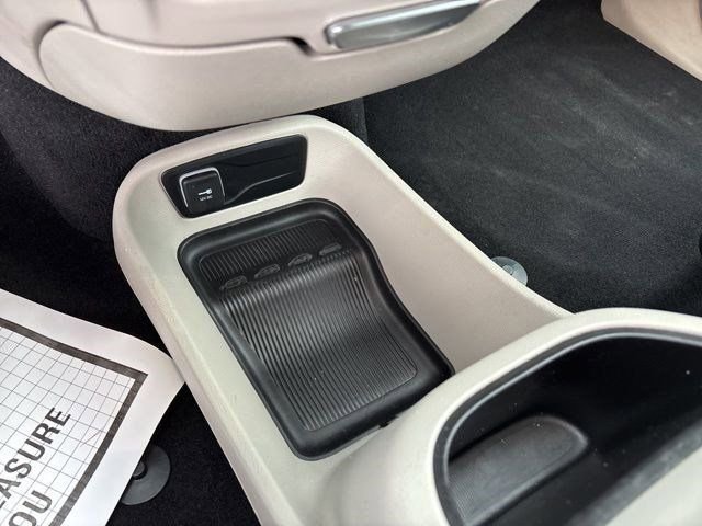 Used 2023 Chrysler Pacifica Touring-L image 26