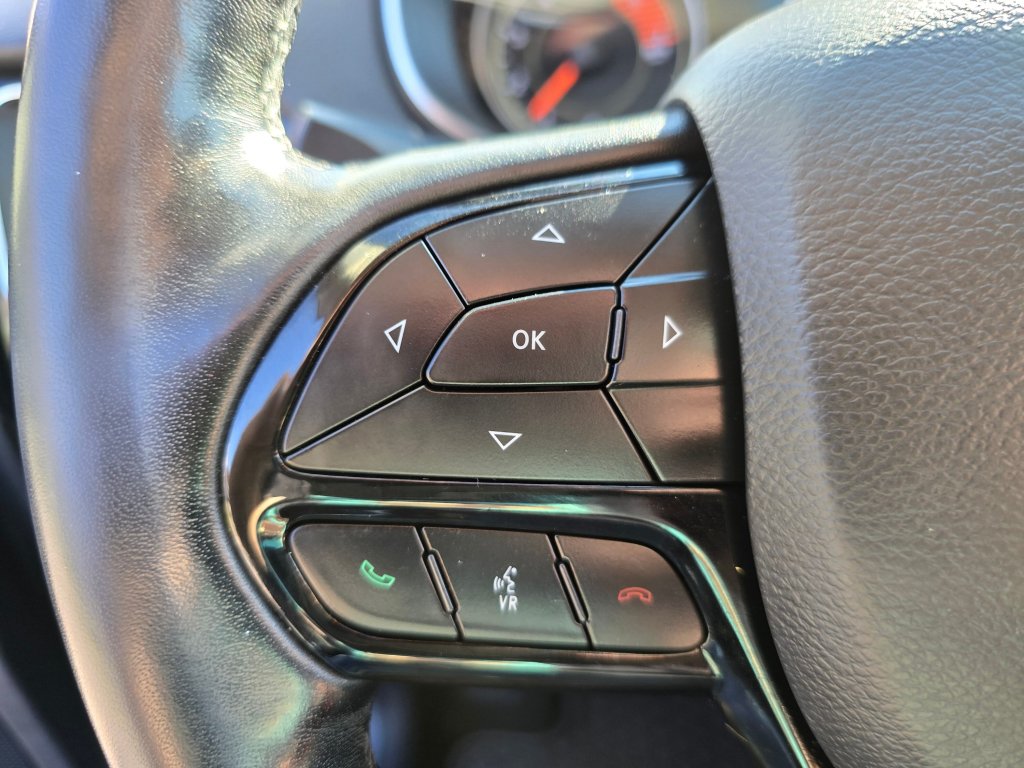 Used 2020 Jeep Cherokee Latitude Plus AWD/4WD image 5