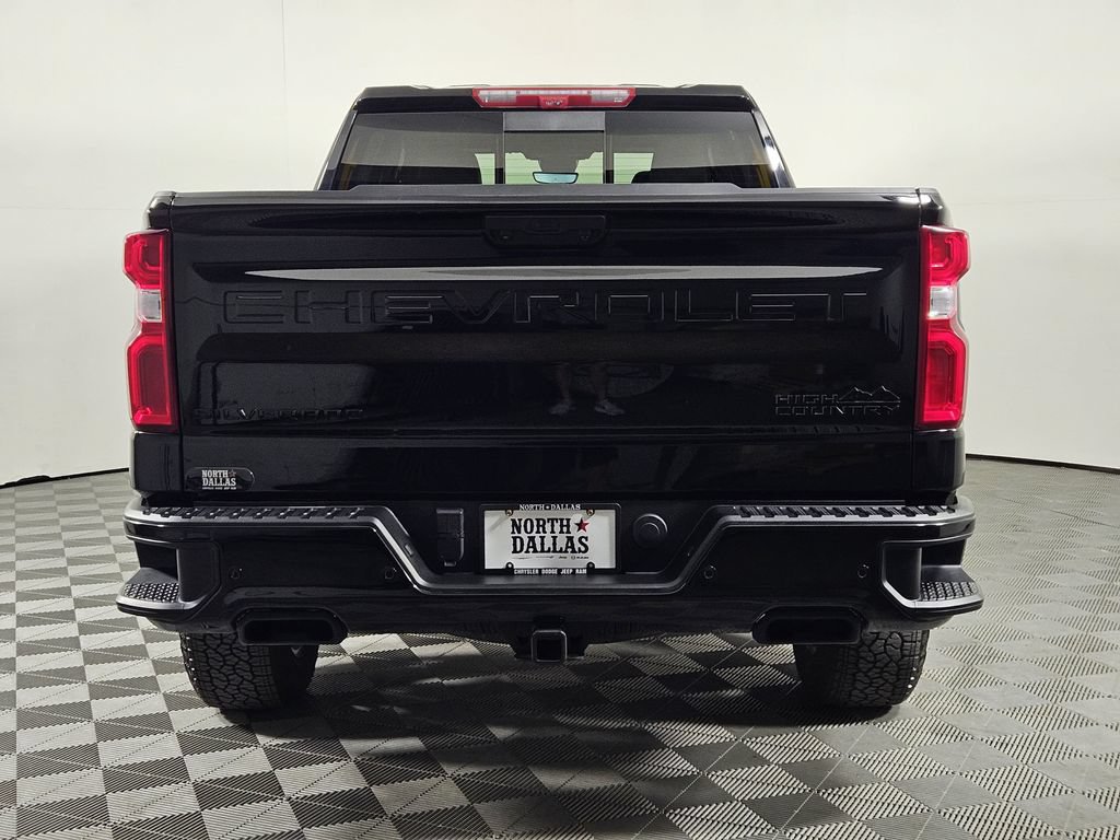 Used 2025 Chevrolet Silverado 1500 High Country w/ Midnight Edition AWD/4WD image 4
